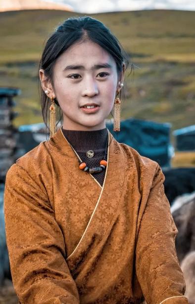 牧区藏族女孩月不洗澡？拉姆说实话：不是不爱干净，是实在没办法。“你们藏族女孩