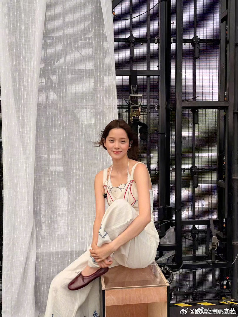 欧阳娜娜演唱会也是生日礼物欧阳娜娜演唱会是送给自己的生日礼物生日仪式感拉满！欧阳