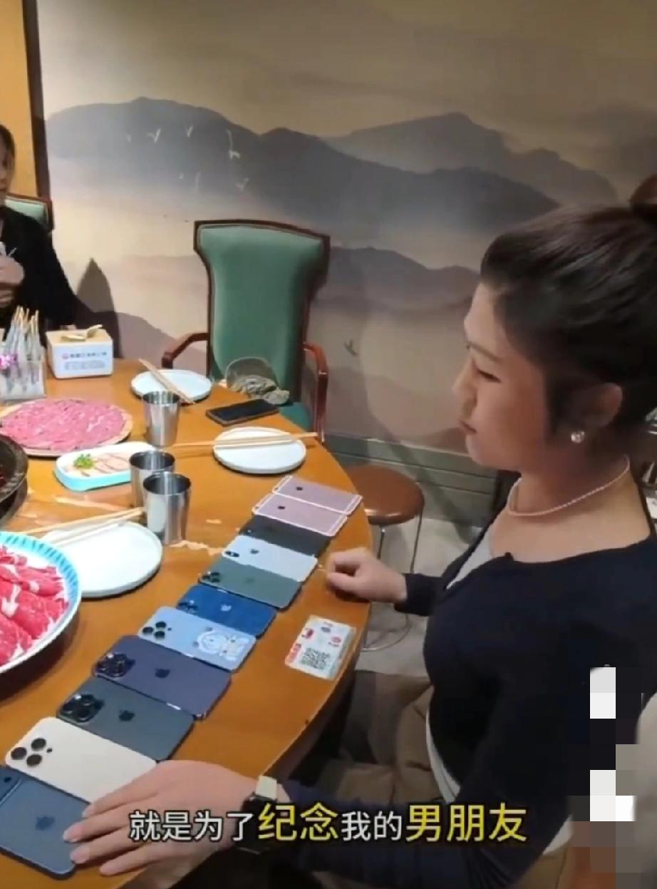 女子炫耀自己的11部苹果手机历史！视频中，女子大学四年四个男朋友给她买了五部苹
