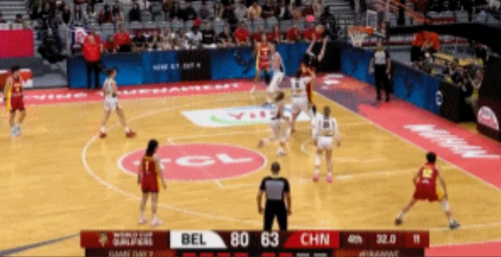 中国女篮65-80比利时，苏群赛后点评，句句在理！1.外线不开内线就拥挤，还上