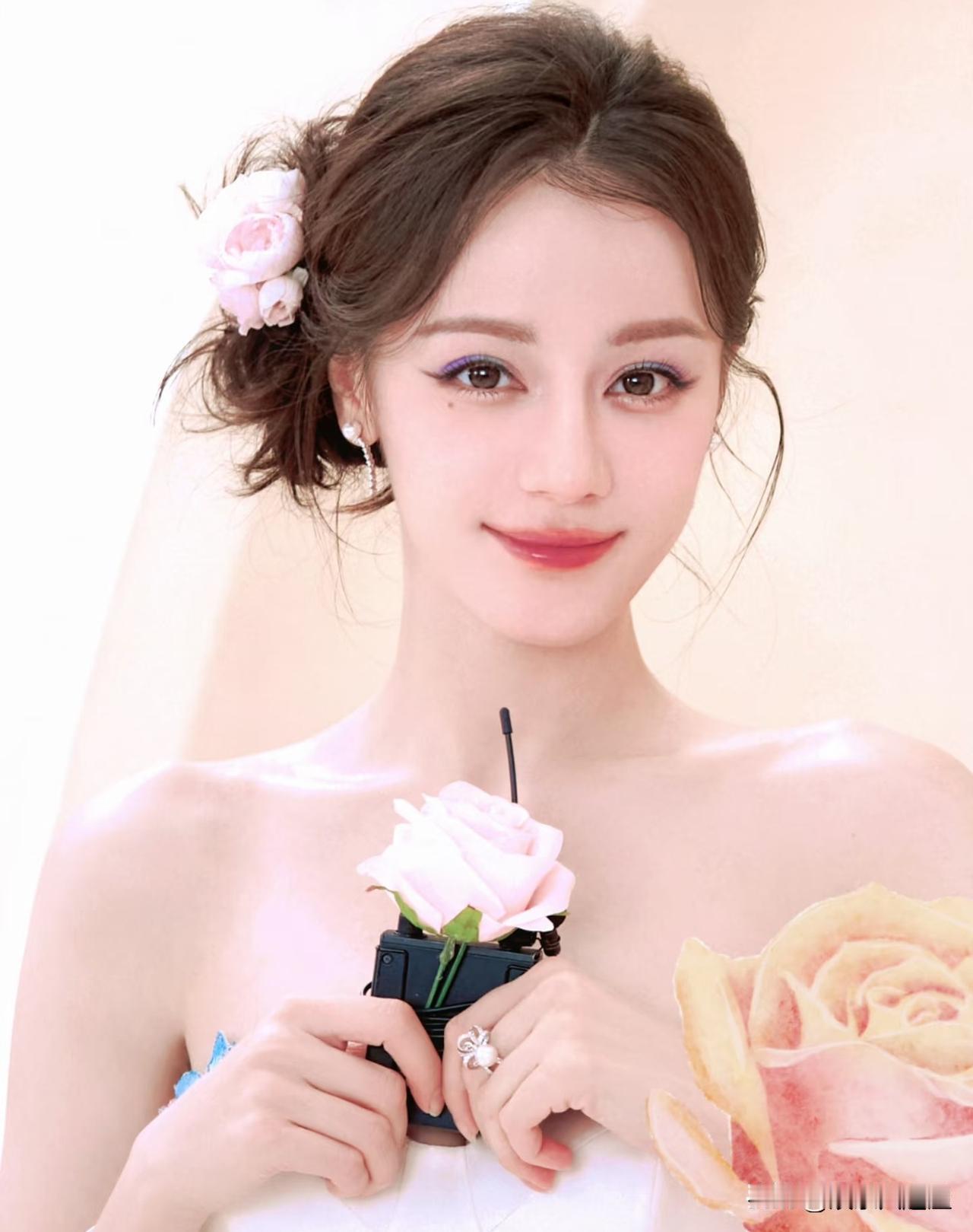 不少观众都看出来了。迪丽热巴接《枭起青壤》不是为了高片酬，也不是为了用流量吸粉