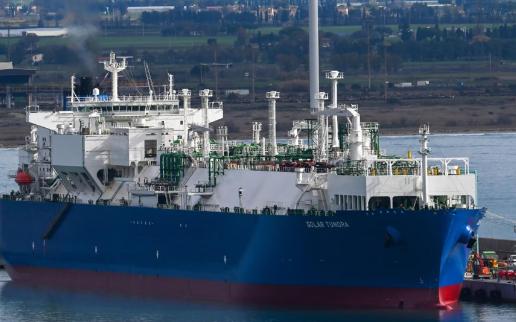 俄罗斯确实强硬，不顾美国威胁，执意为古巴提供石油，绝不允许古巴政权垮台。事实上，