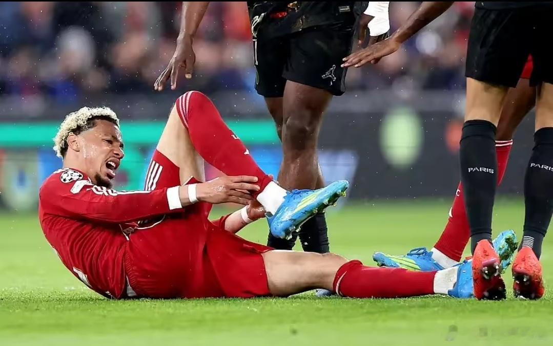 消息源证实，埃基蒂克确诊跟腱断裂，2027年方可复出比赛。据英媒《teamtal