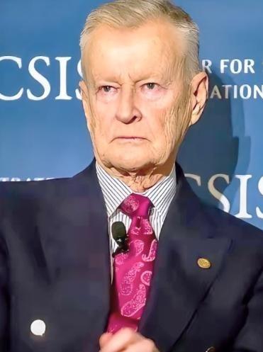 美国一个顶级的战略家，和基辛格齐名的那种，晚年反复说，我们犯了个天大的战略错误。
