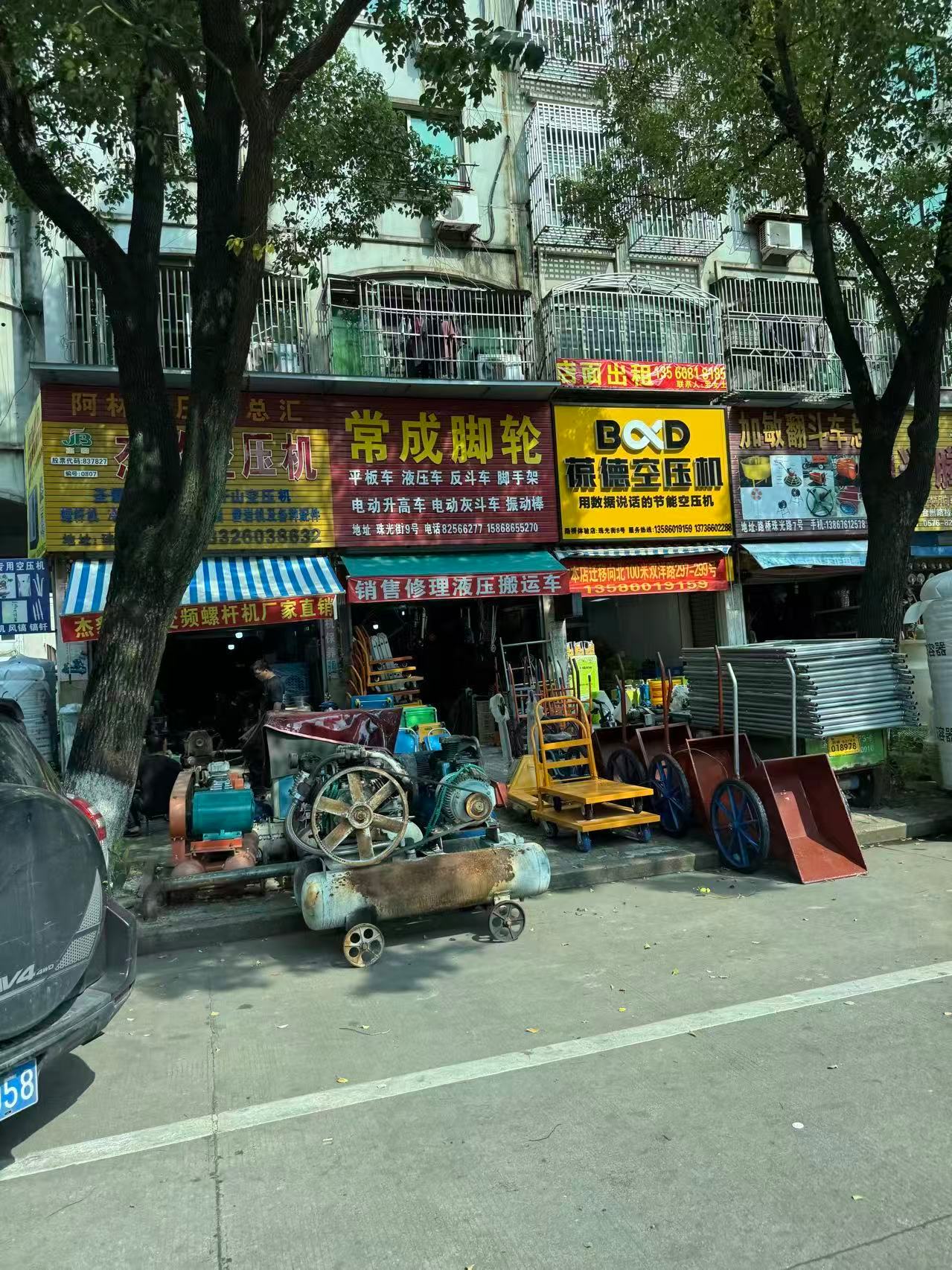 看不见的产业集群在经济学里，阿尔弗雷德·马歇尔早就讲过，产业集群的优势在于“知识