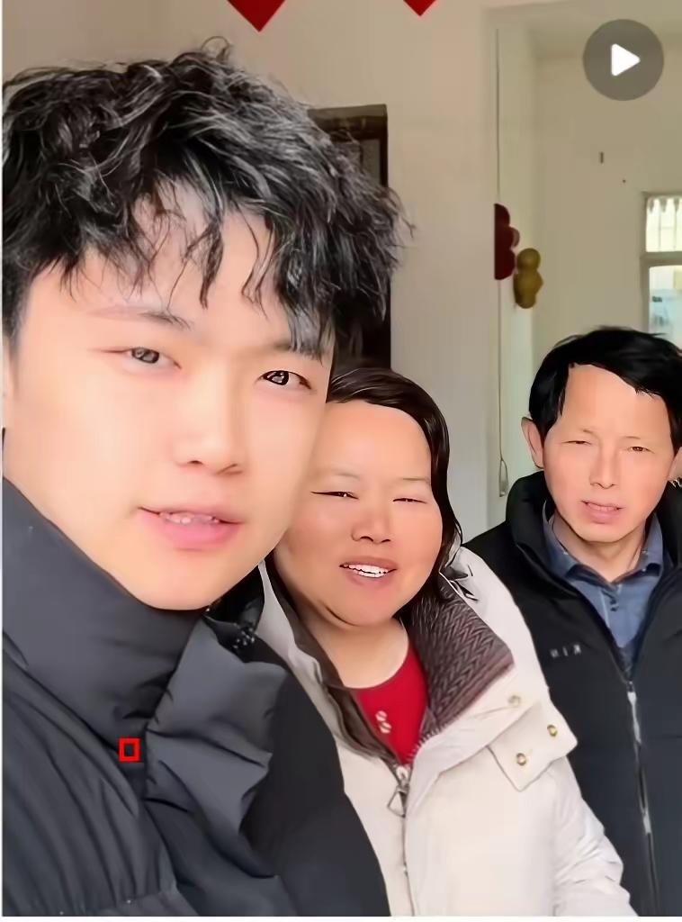 彭聪聪这波“清账式认亲”，看似绝情，实则是戳破虚伪的清醒！被拐21年，养父母家的