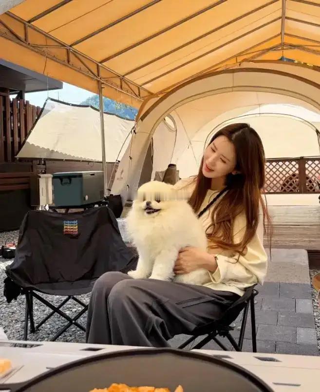 李多海官宣怀孕后首晒照！与老公山间露营，准妈妈状态温柔极了，近日，李多海在社交平