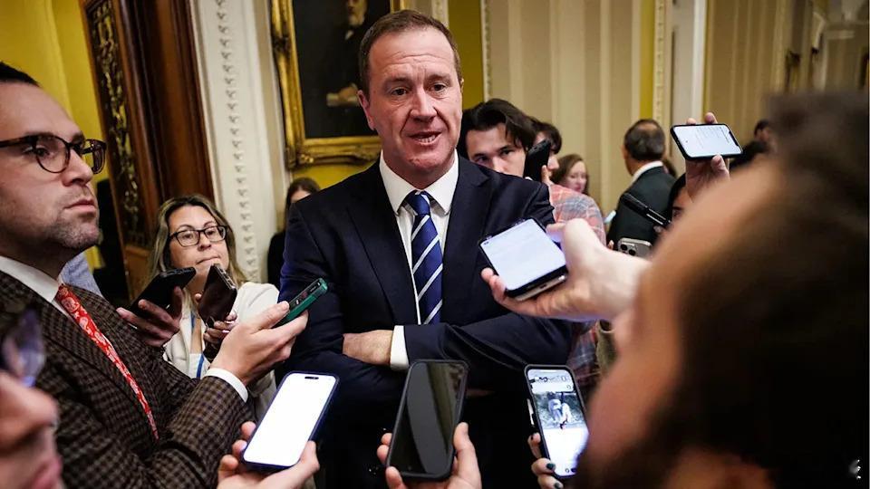 【中国起诉美国共和党参议员】（福克斯）密苏里州共和党参议员埃里克·施密特因担任密