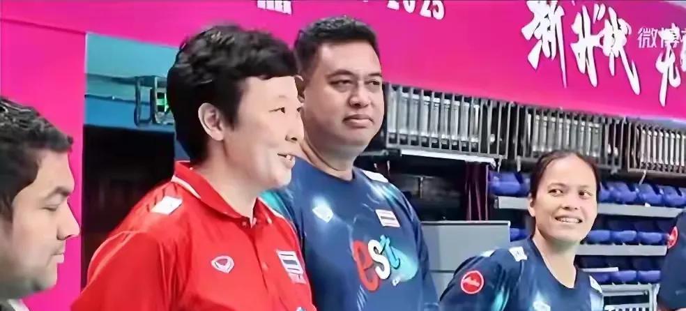 赵勇要给泰国女排补偿？冯坤夫妇世联赛的时候去找赵勇打热身赛赵勇不敢现在泰国女