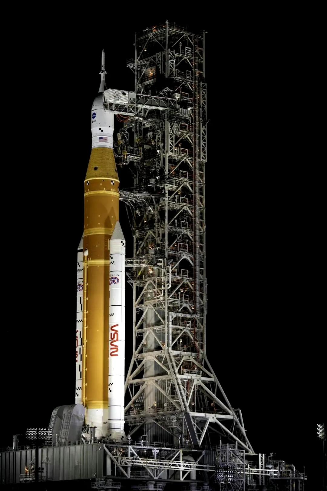 老美的登月火箭SLS又萎了，还没完成加注就泄了，还是老毛病，预料之中的事，这个月