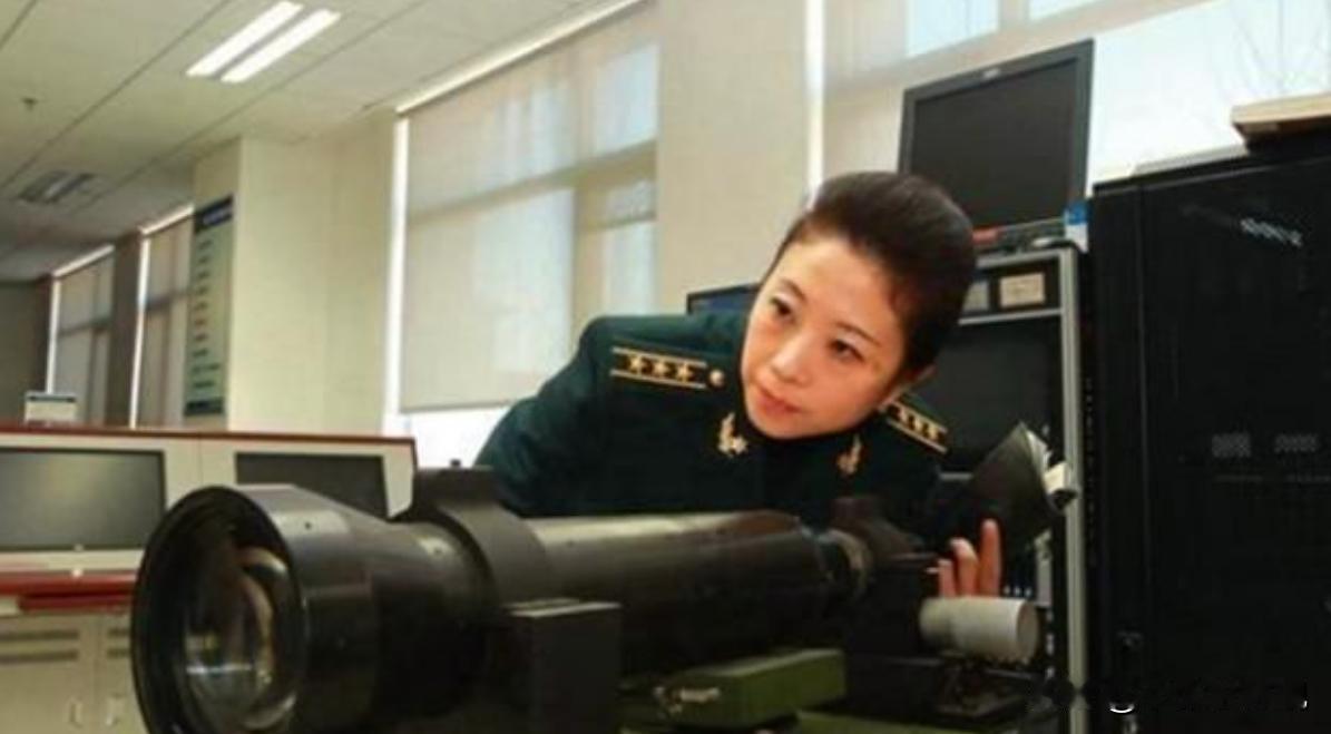 2013年前后，一位女职员透过屏幕观看火箭发射，没想她这一看，竟然把中国导弹数年