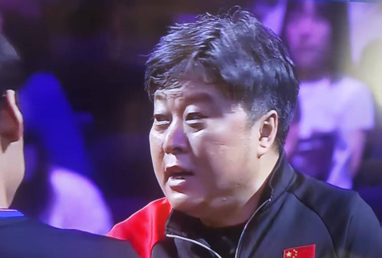 我发现：国乒比国羽富裕，要有钱得多！每逢大赛，国羽的单打场外指导也就是孙俊、罗