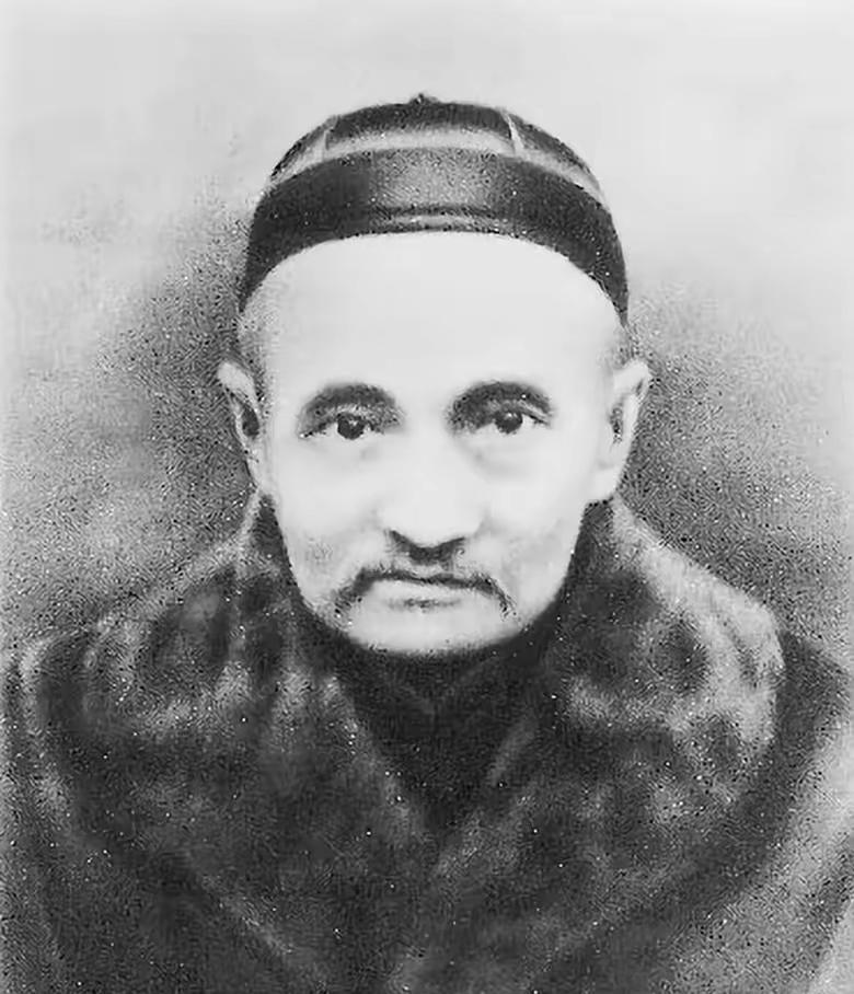 1941年，毛主席的胳膊疼得抬不起来，西医折腾了2个多月都不见效。这时，一个老中