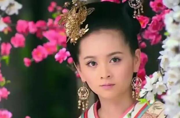 公元前150年，38岁汉景帝奄奄一息，艰难的握住宠妃的手:“栗姬，你要善待我14