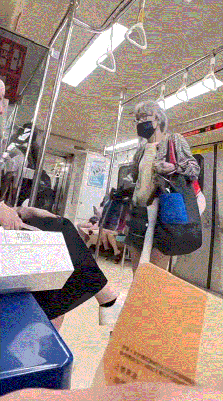还知道先放下东西再打