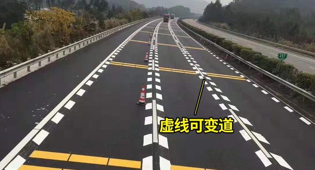 跑高速遇到鱼骨线应该学着走不然12分全扣光可别怪我