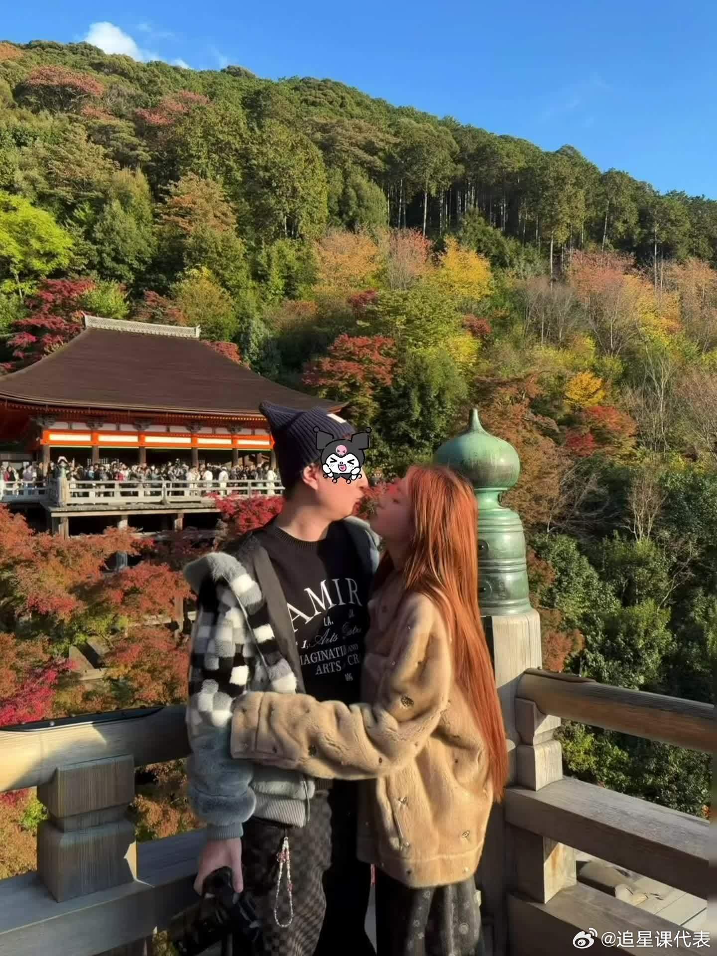 懒懒与男友秀恩爱网红懒懒久违与男友秀恩爱一起去逛街拍亲吻照，一起散步很是甜蜜，正