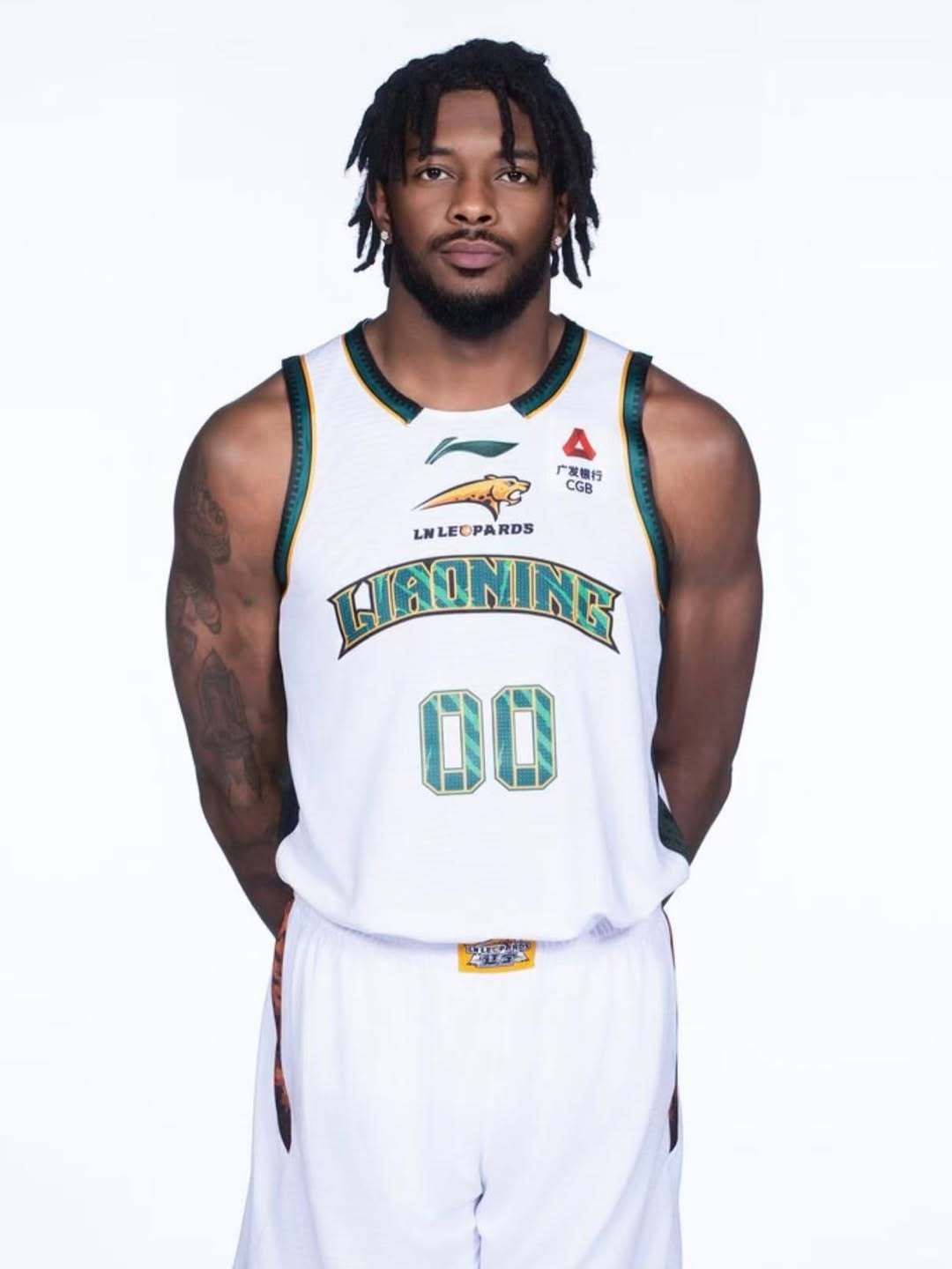 奥利弗更新ins分享新赛季辽宁队定妆照奥利弗写到：我是东奥克兰的孩子，我负担不