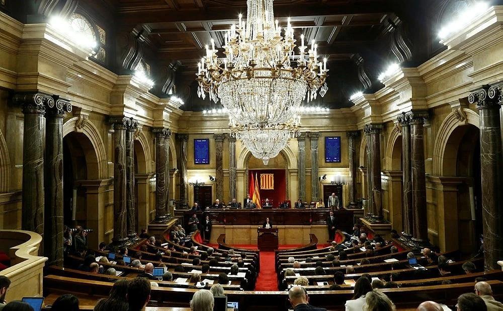 ·难怪那些留学回来的法学家和经济学家都一直在鼓吹私人财产神圣不可侵犯，还有契约精