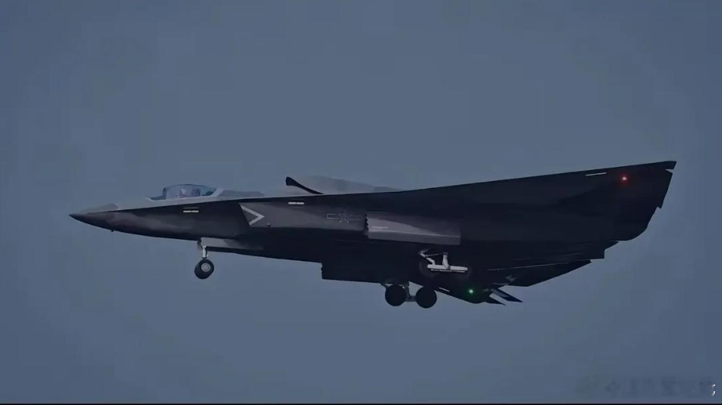 作战半径超4000公里，三内置弹舱无人机指挥，歼-36重新定义空战规则2026年