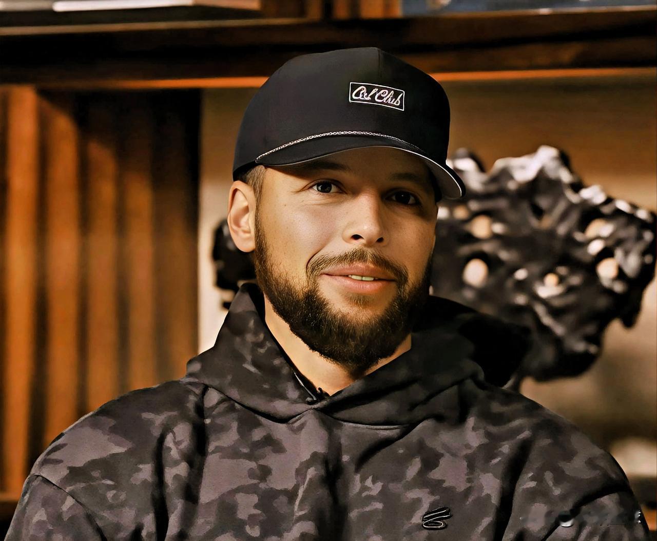 库里直言特雷杨让他认识到自己的影响力！今日，库里做客詹姆斯的播客节目，他被纳