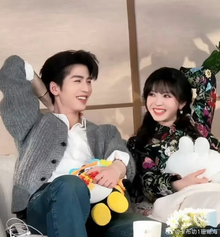 《逐玉》的张凌赫和《九重紫》李昀锐饰演的“宋墨”一样的战损美学，这两部还是同一个