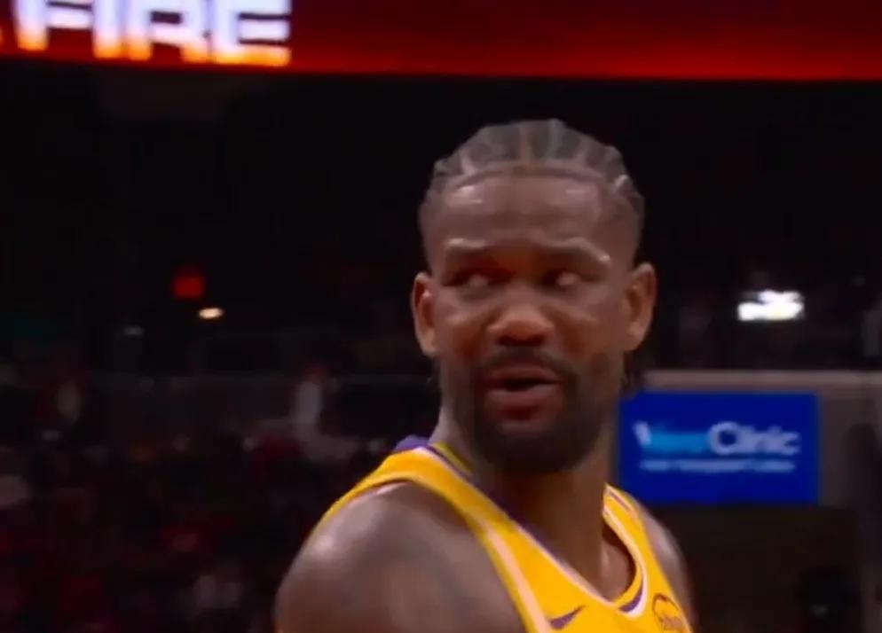 艾顿：你们太坏了。詹姆斯：怎么了顿宝？艾顿：肯纳德爆发，咱们赢球。爱玛特爆发