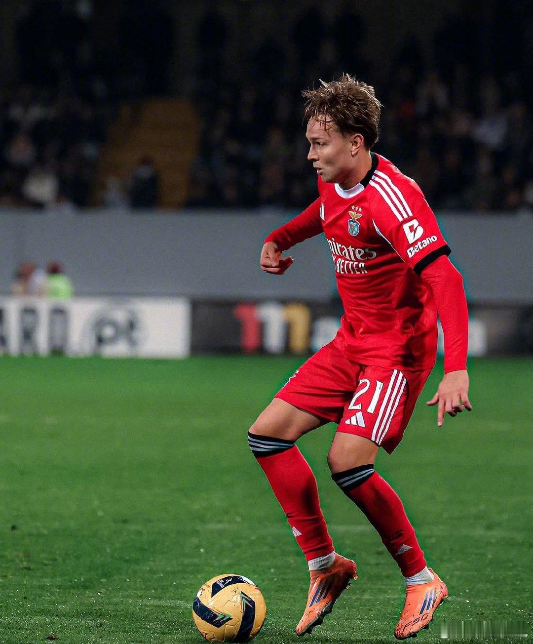 【前途不妙】《记录报》：本菲卡计划在冬窗出售21岁前锋谢尔德鲁普（Andreas