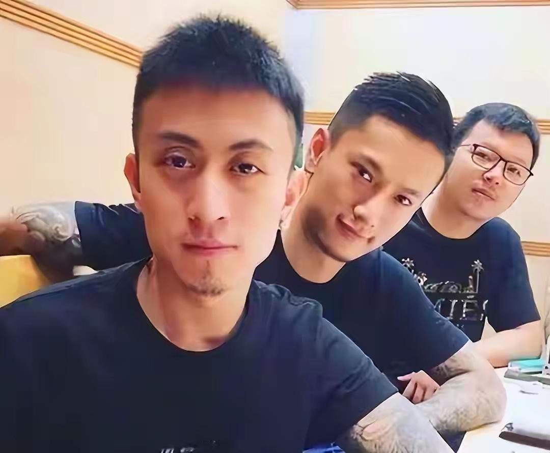 有个富二代，一年败光3个亿，其中1.7亿是骗朋友的。1989年，张晓恩生