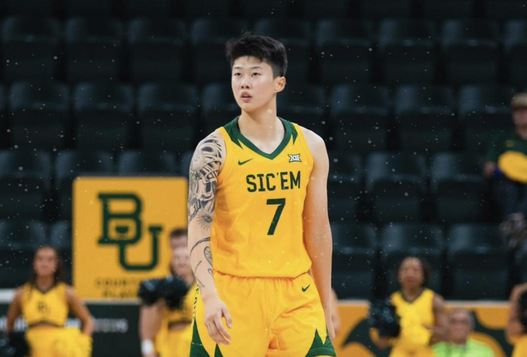 论当前实际数据，我选出的女篮最佳五人组👇中锋：韩旭（韩旭有当下的WNBL做