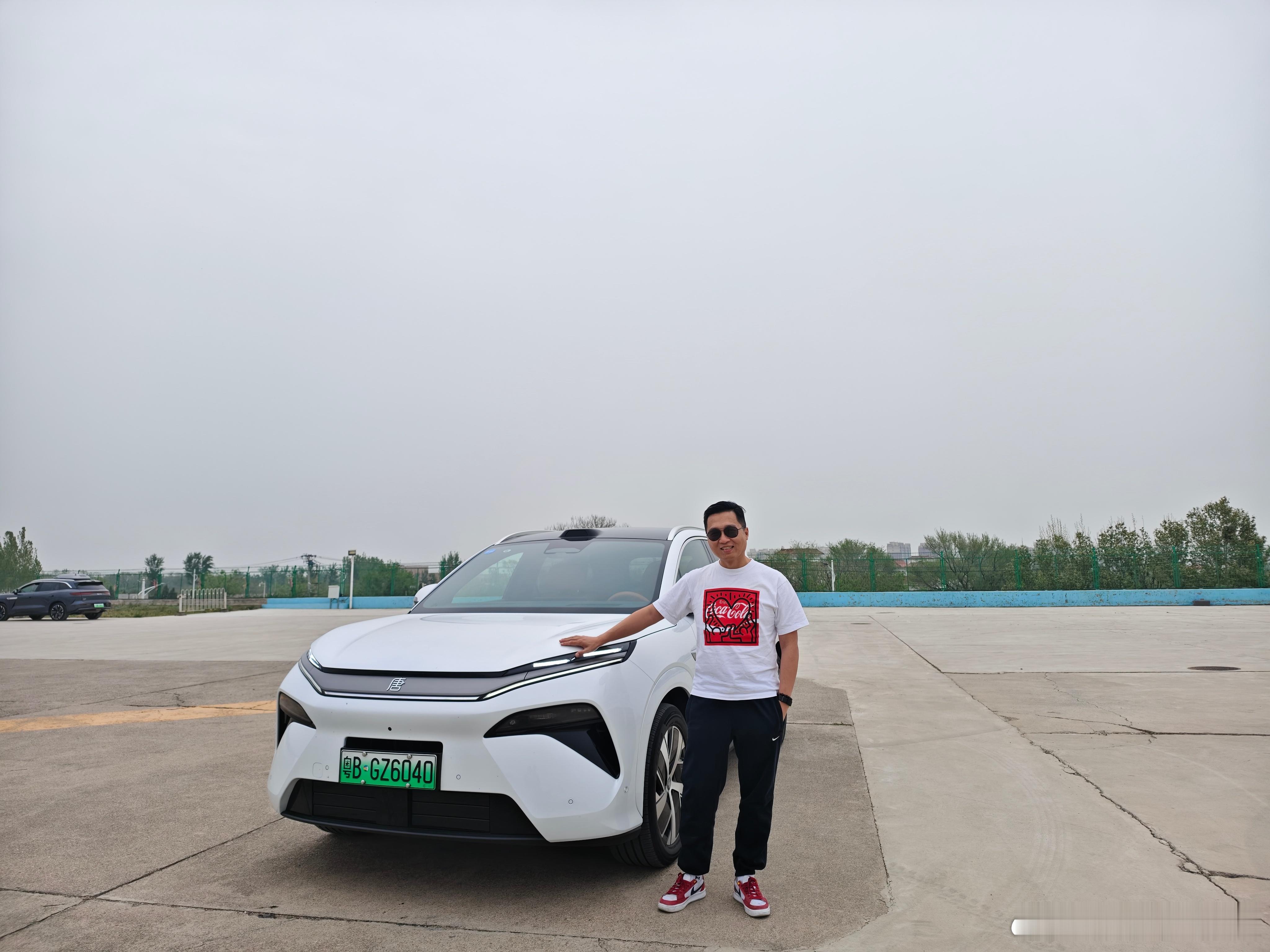 深圳人到北京试驾深圳牌的深圳车，一点毛病都没有[666]。昨天在北京，今天到上海