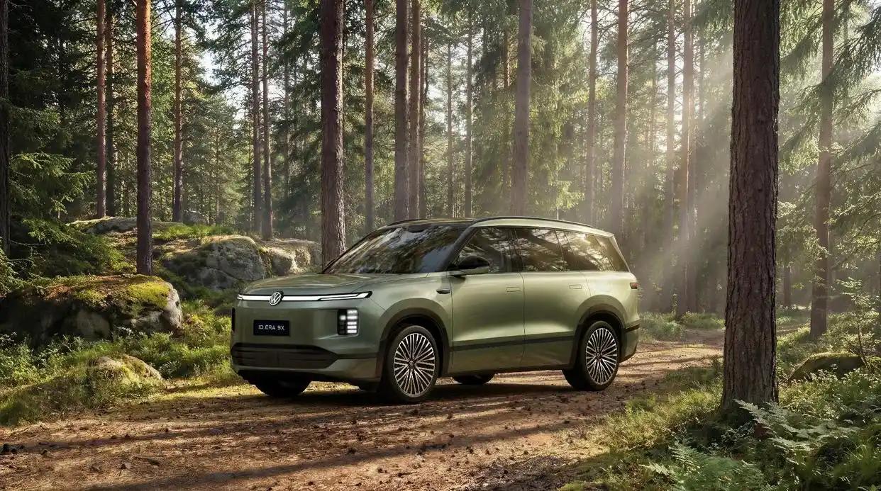 上汽大众ID.ERA9X正式开启预售座舱内实现九屏联动，包括前排15.6