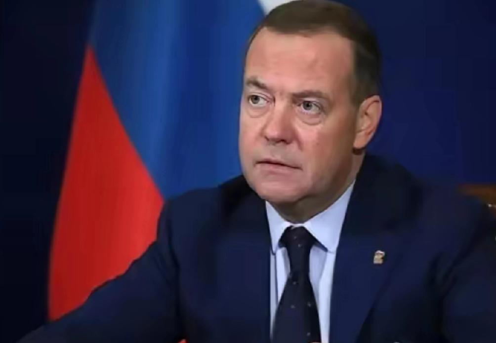 一旦战争打响，中国面临的第一波攻击，可能不是导弹，而是冻结3万亿外汇、切断SWI