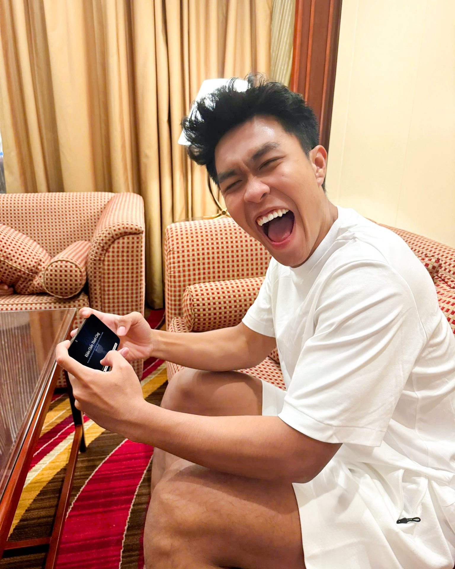 【米哈游这招太狠了】细心的网友留意到，U23亚洲杯半决赛被红牌罚下的越南中卫范理