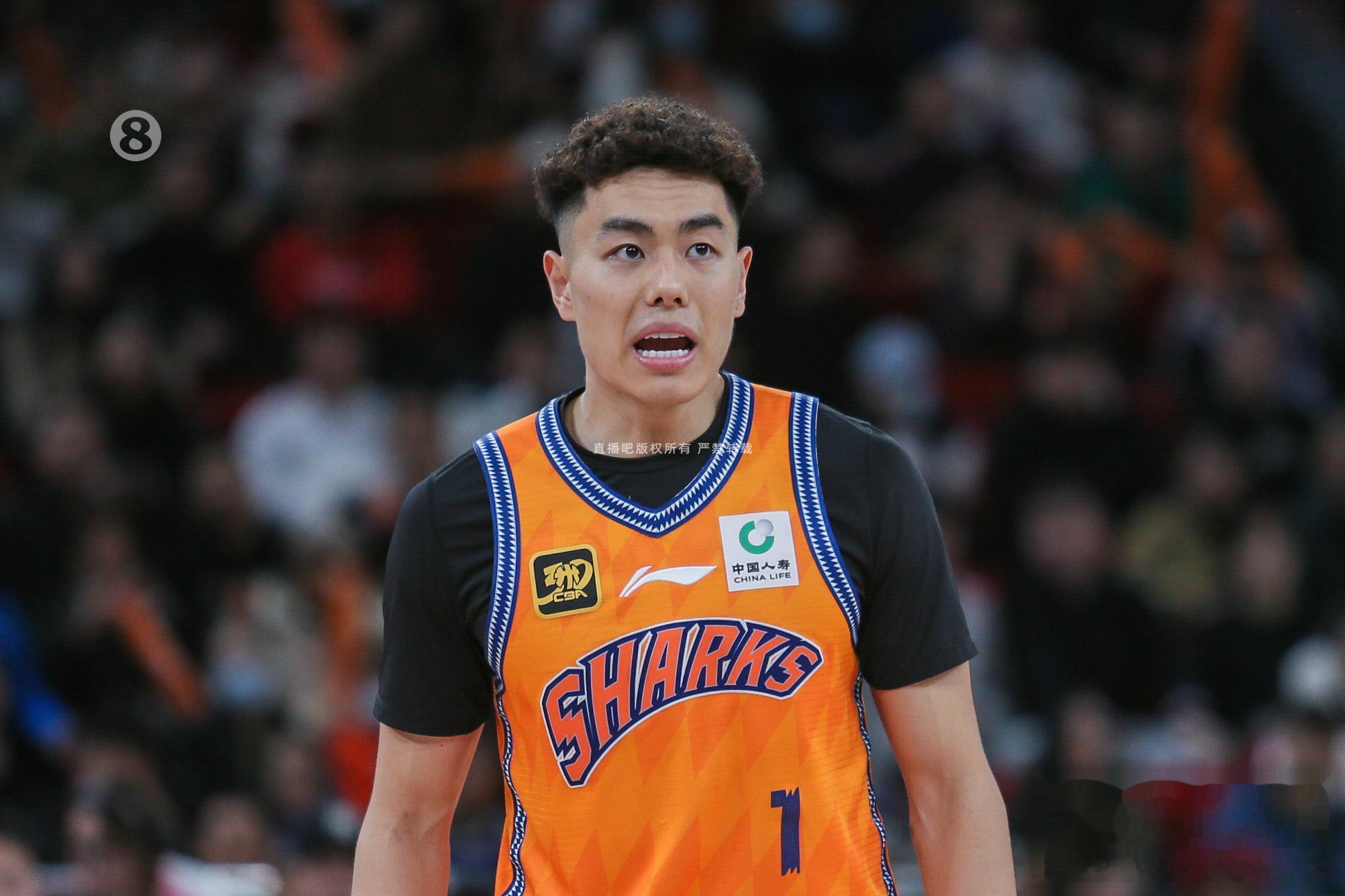 上海队记: 经过医生检查 李添荣预估恢复时间是六周左右