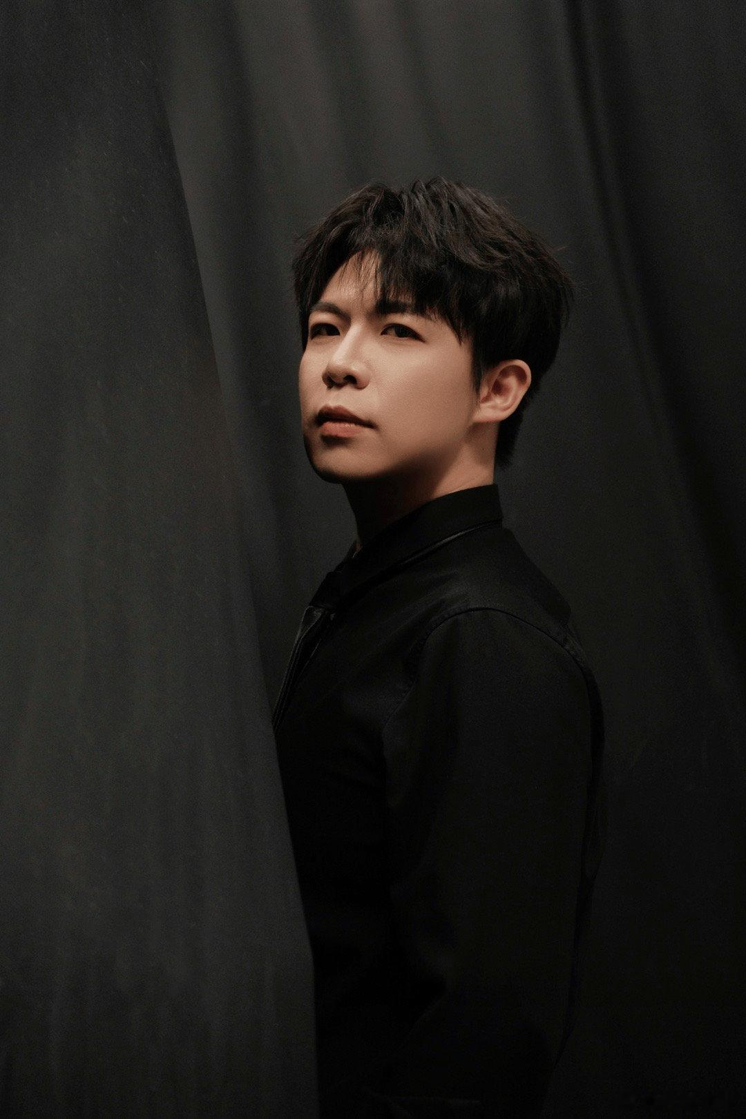 英凯发文: 梓墨再也不是无冕之王了, 很好奇FMVP皮肤会给谁