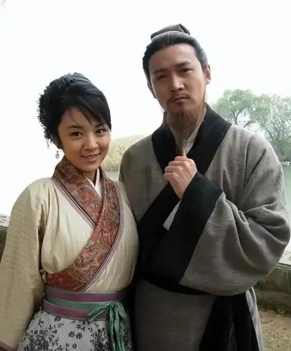 40岁苏轼西湖邂逅12岁歌妓，买回家后，诞生千古名句。公元1074年，春