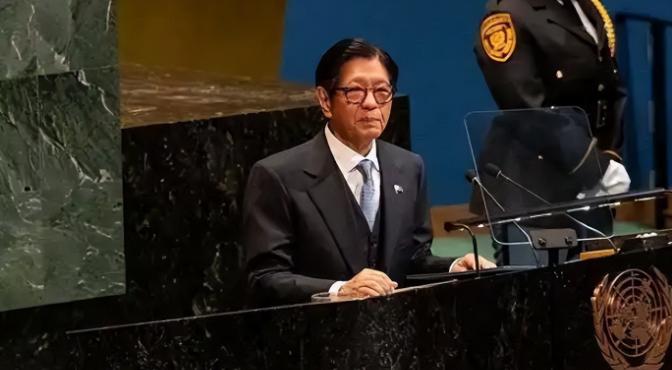 菲律宾军舰直扑黄岩岛，连直升机都放出来了！真以为吃准了中方绝对不敢开第一枪？但好