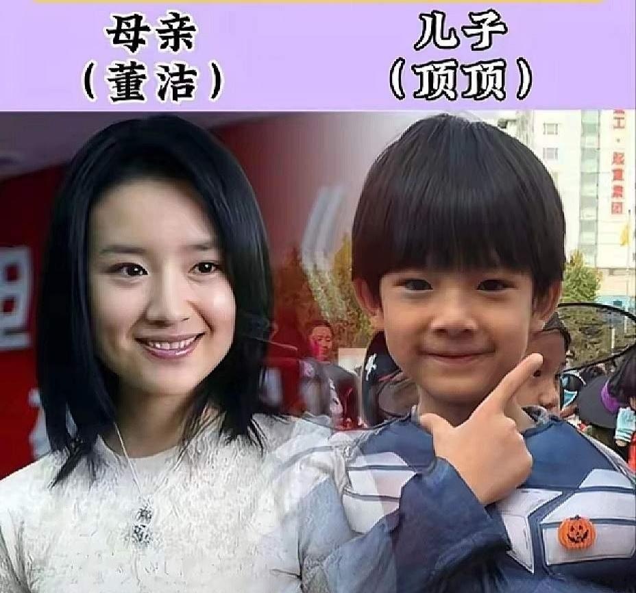 来看董洁、胡可、洪欣和儿子的同框照，基因真的很神奇，妈妈状态在线，儿子俊朗出众，