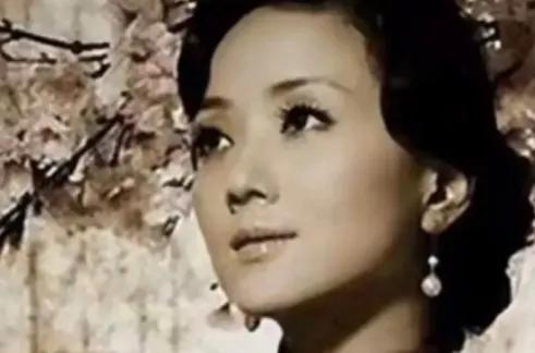 1951年，一个军统女特务被抓，审她的时候，她不求饶，也不喊冤，就反复说一句话：