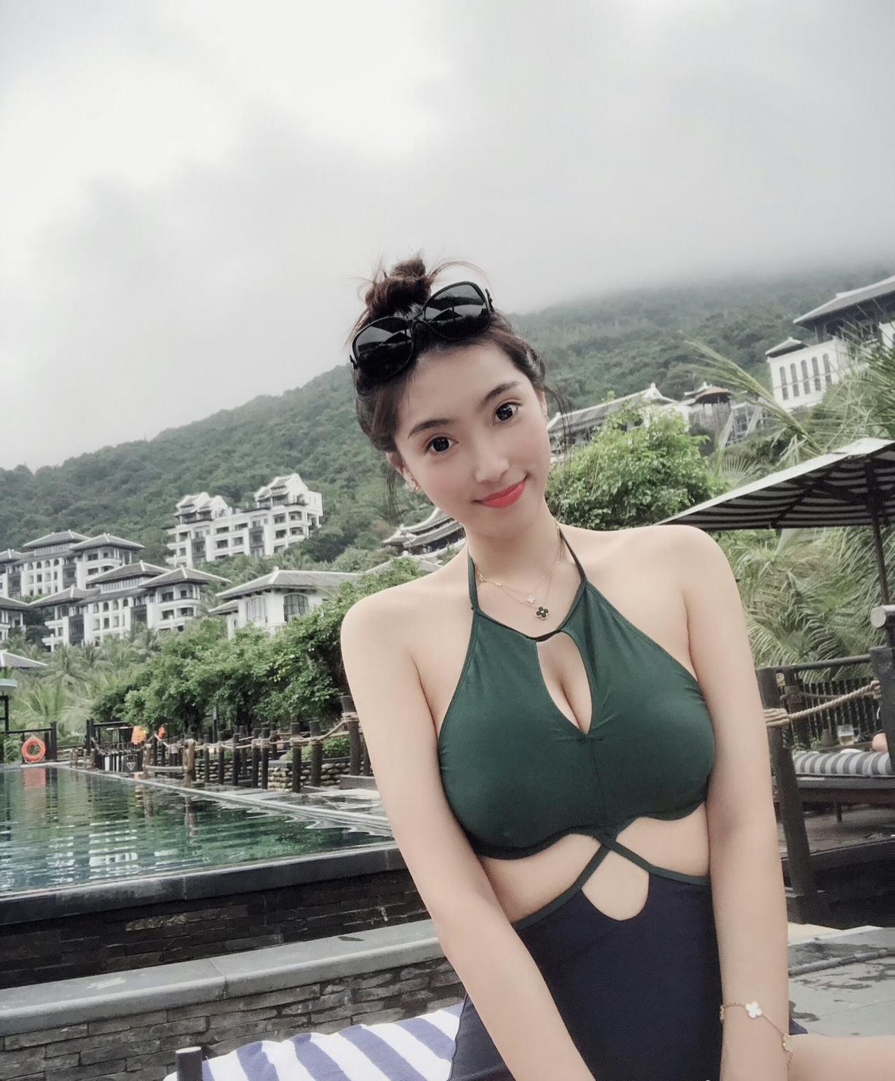 上热门御姐美女穿搭享受自由