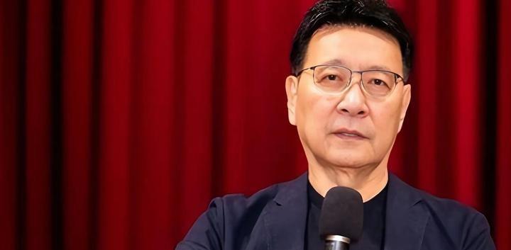 尹乃菁确认谢衣凤出局，第二个赵少康正式现身！5月13号上午，这场传了许久的闹剧终