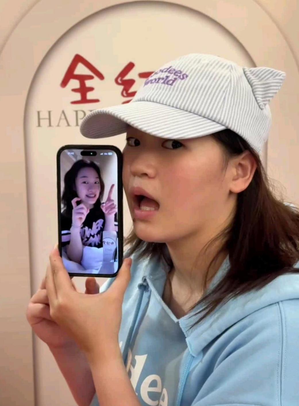 全红婵19岁生日快乐！中国奥运历史上最年轻的三金得主，赛场上的她沉稳拼搏，私下的