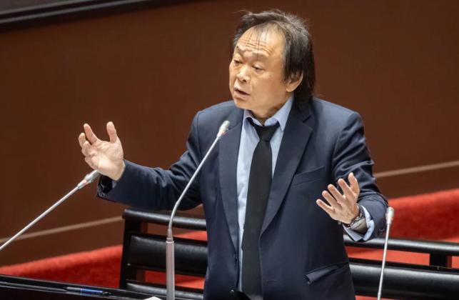 对于野党联合“弹劾”赖清德，民进党“立委”王世坚今天受访时，直言确实是过了，朝野