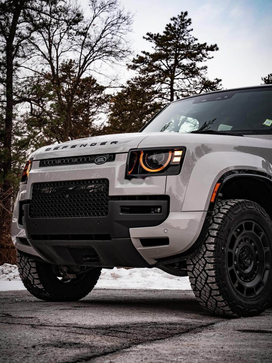 路虎卫士OCTA每一处细节都长在审美上。路虎卫士