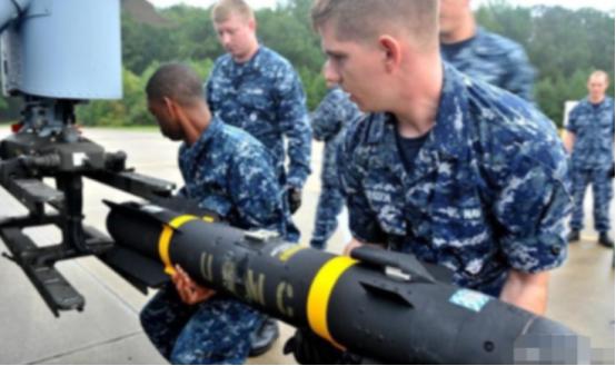 丹麦为了抵抗美国，紧急采购一些装备，比如向美国采购了4500万美元装备，包括10