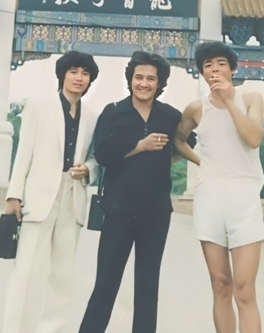 2003年，拍摄《马大帅》时，赵本山说：“都把手机关了，谁的手机响了，立马走人。