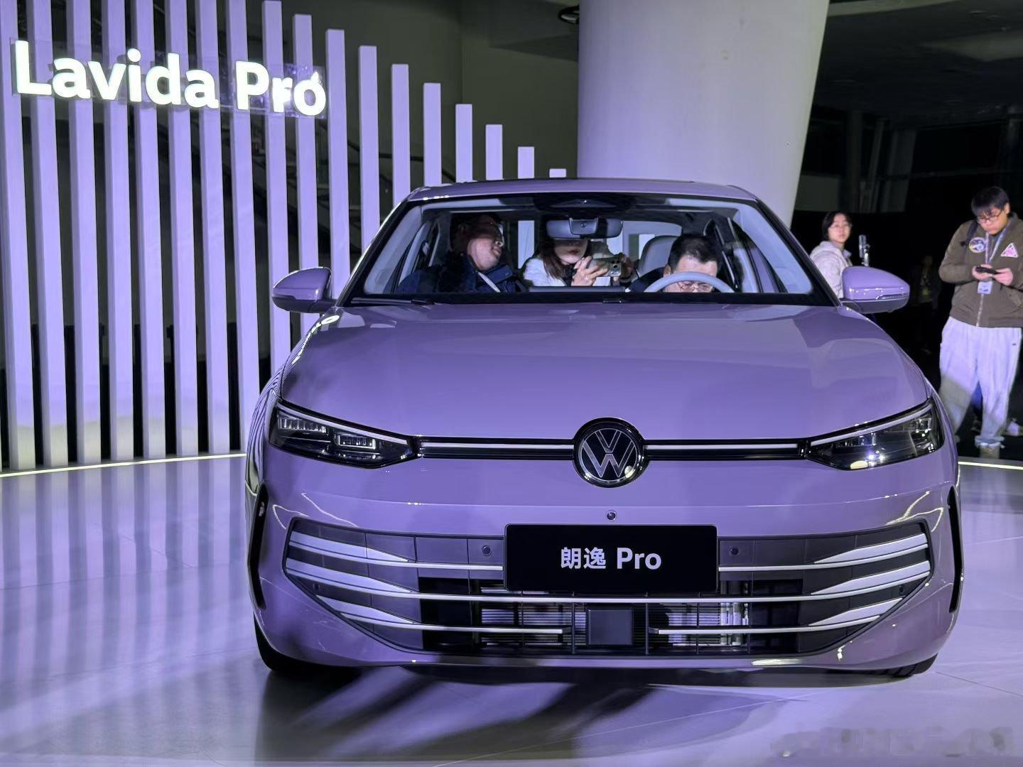 只需8.88万起！就能轻松拥有650万家庭的满意之选。国民家轿朗逸Pro正式上市