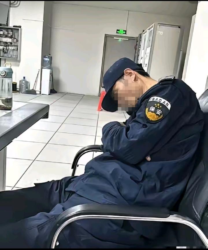 二叔这辈子应该很难娶到媳妇了，因为他今年已经55岁！再怎么折腾也不会有女人嫁给他