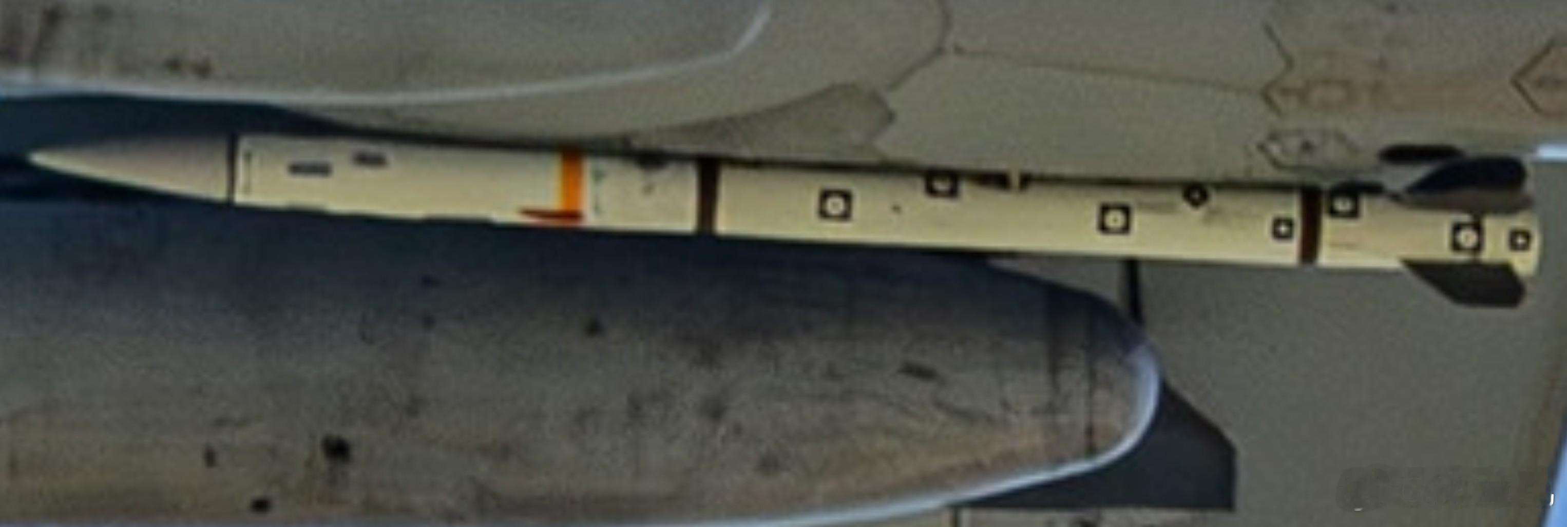 老美意外曝光了新型AIM-260型空空导弹